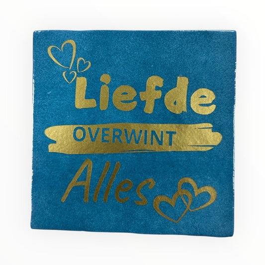 Tegel Liefde overwint alles